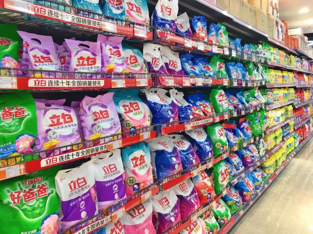 合浦商業新地標！XX大型超市盛大開業，日用百貨區人潮涌動，福利引爆全城